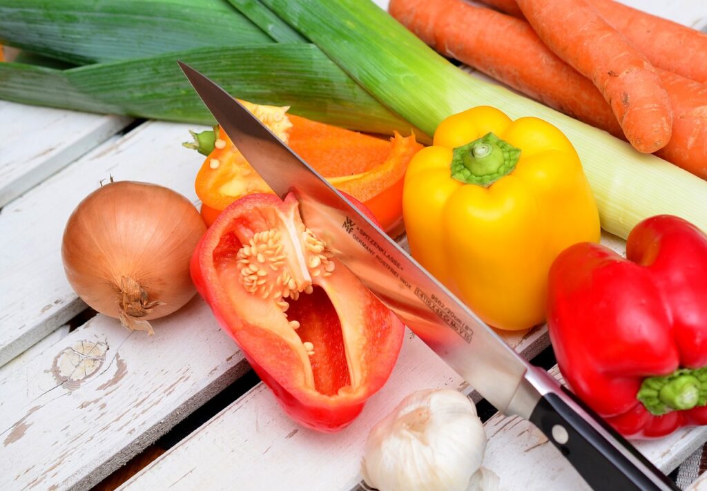 verdure tagliate dal coltello 