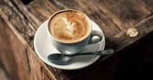 Macchie di caffè: tutti i trucchi per rimuovere questo sporco difficile