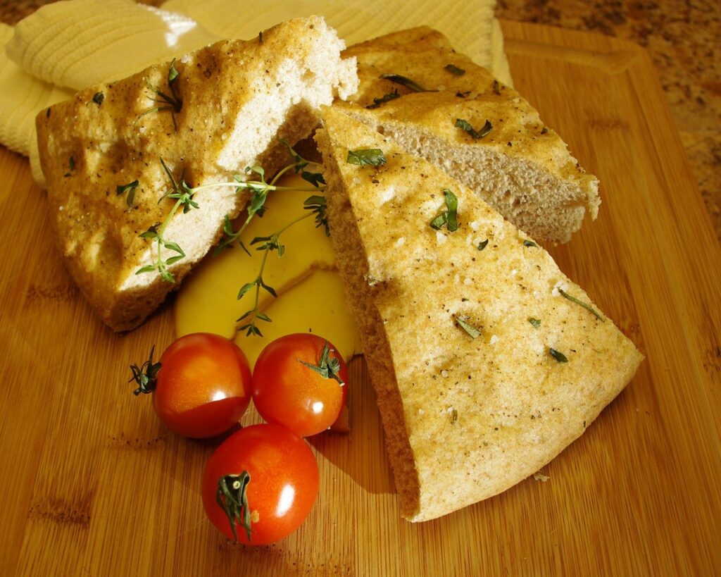 focaccia con pomodori