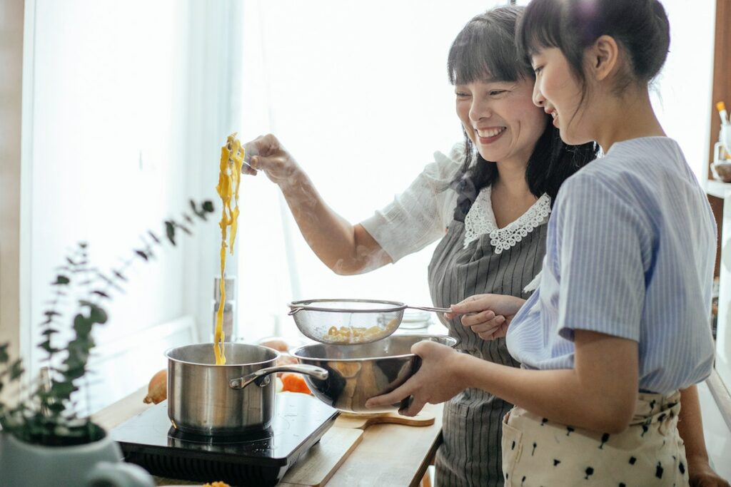 Donne che cucinano