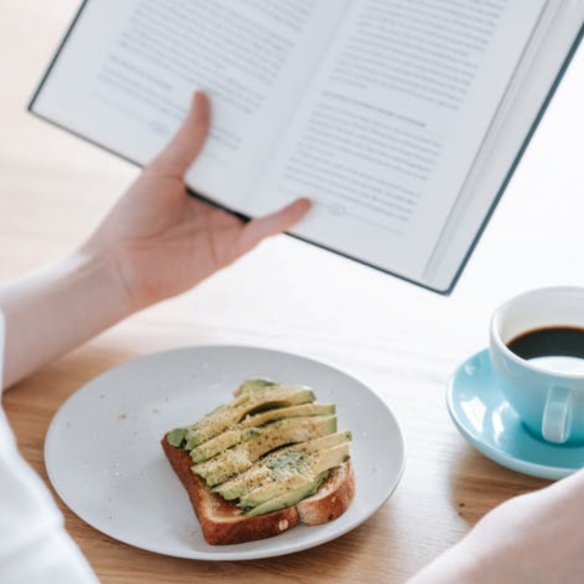 avocado con pane