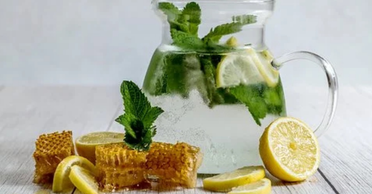 acqua con miele e limone