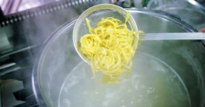 3 usi dell’acqua di cottura della pasta che non conoscevi