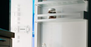 Come pulire il frigorifero in modo naturale ed eliminare tutti i batteri