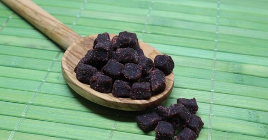 cucchiaio con bacche di acai