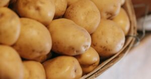 Il trucco per conservare le patate senza farle germogliare