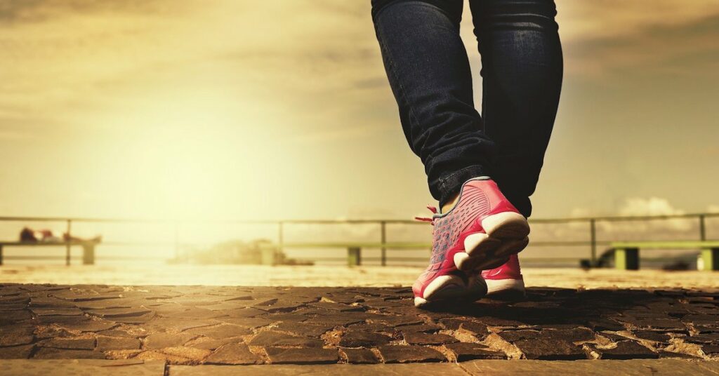 Qual è il momento migliore della giornata per camminare? La risposta che non ti aspetti