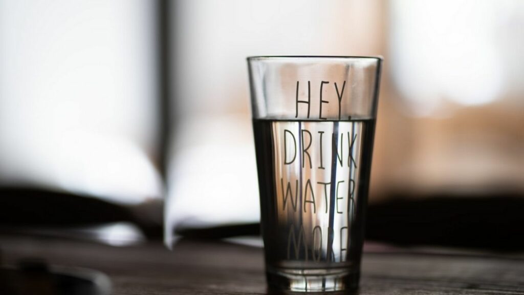 bicchiere di acqua contro le infezioni renali