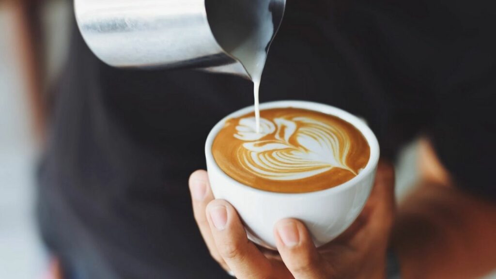 arte del latte nel caffè