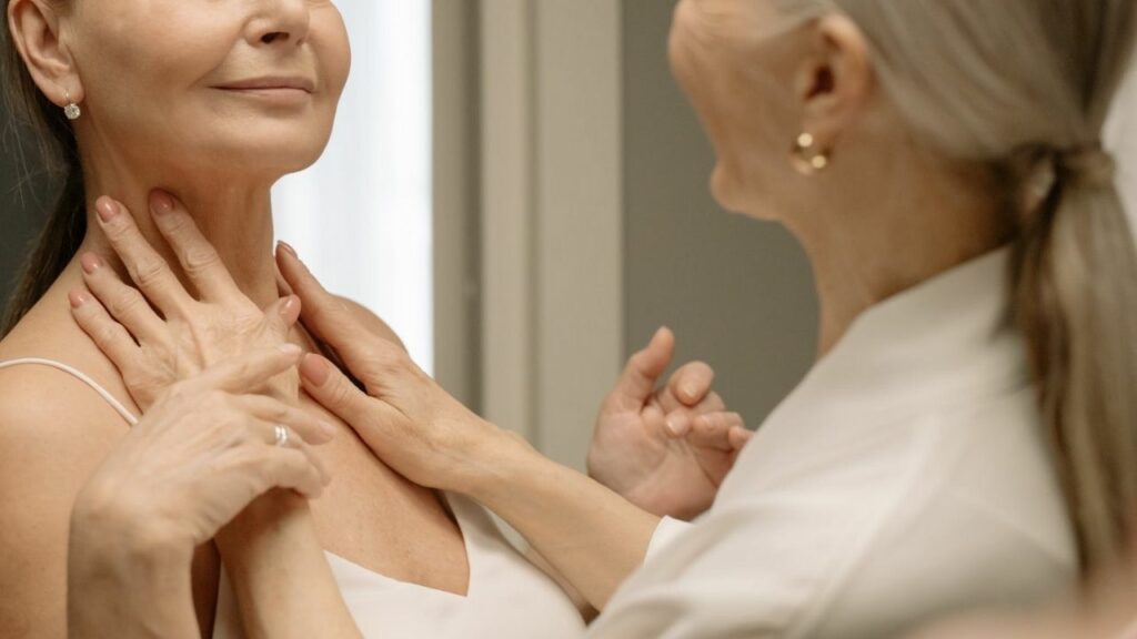 donna si fa controllare la tiroide