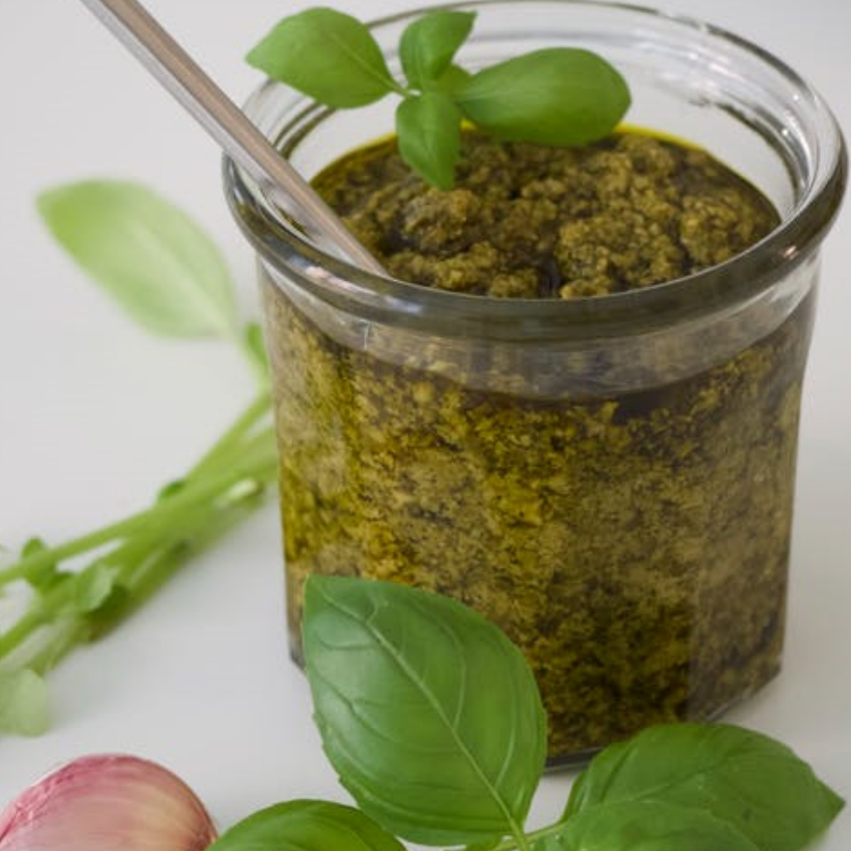 barattolo con pesto