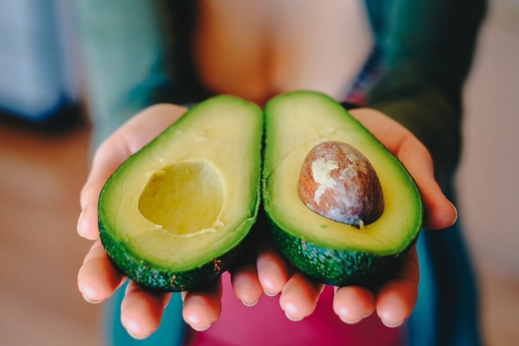 Avocado tagliato a metà