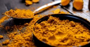 I benefici della curcuma in menopausa e postmenopausa