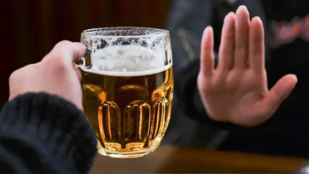 la birra provoca l'epatite che causano le feci bianche