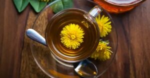 5 motivi per cui dovresti bere il tè di tarassaco poco prima di andare a letto