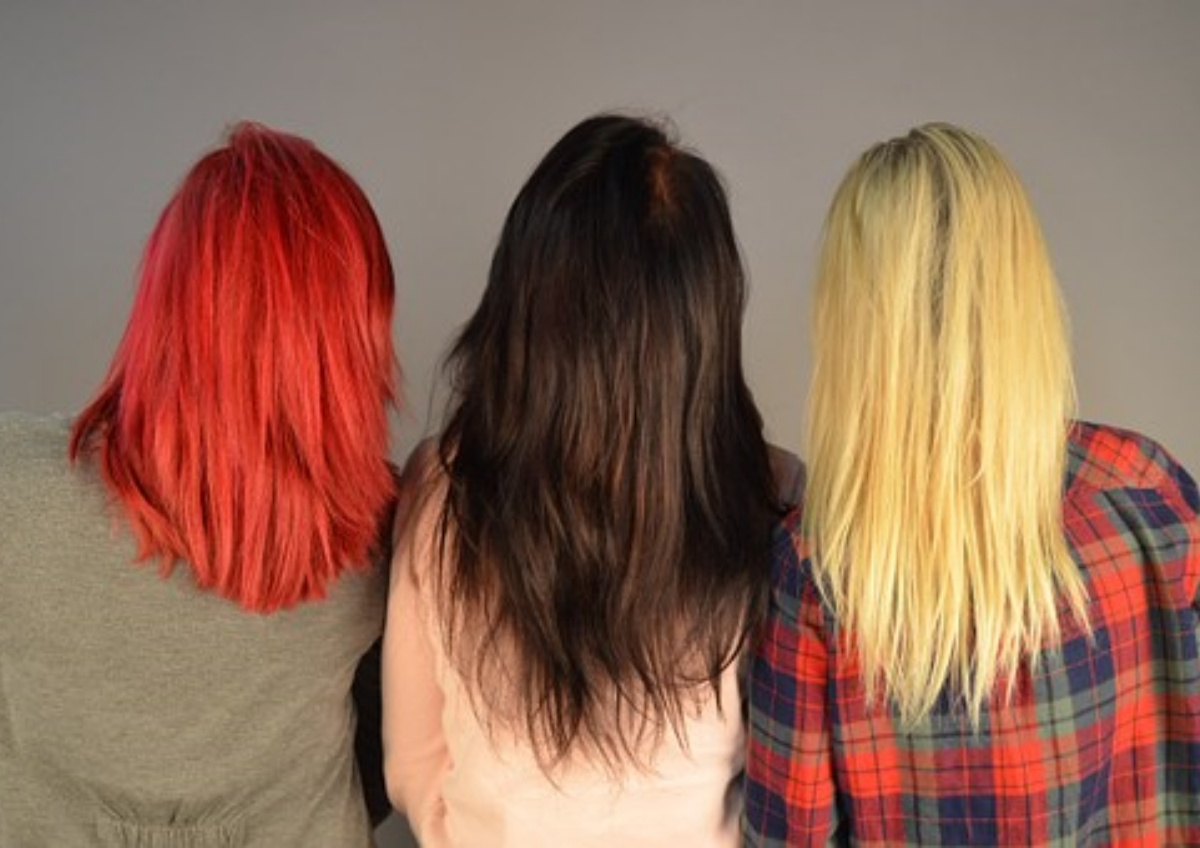 capelli colorati e sfibrati