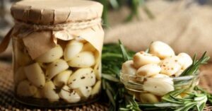 Olio all’aglio, un rimedio versatile per curare il corpo