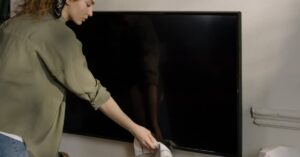 Metodo efficace per pulire la televisione