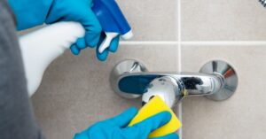 Trucchi per mantenere pulito il tuo bagno senza sforzo