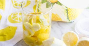 bucce di limone e aceto