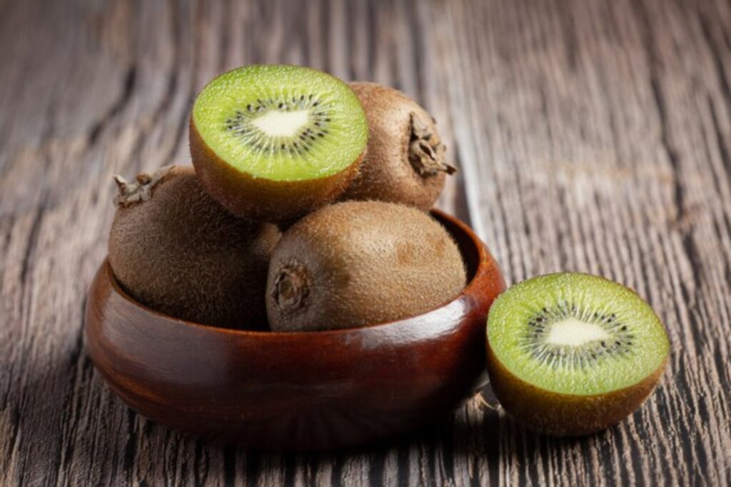 5 benefici dei kiwi