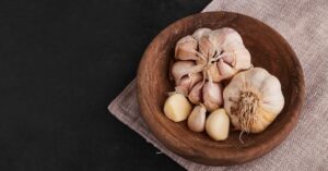 Mangia 4 spicchi di aglio al giorno se vuoi ottenere dei benefici incredibili