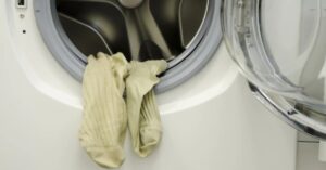 Come lavare i calzini in lavatrice mantenendoli morbidi e resistenti