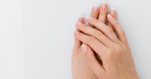 5 rimedi del tutto naturali per far crescere unghie forti e sane