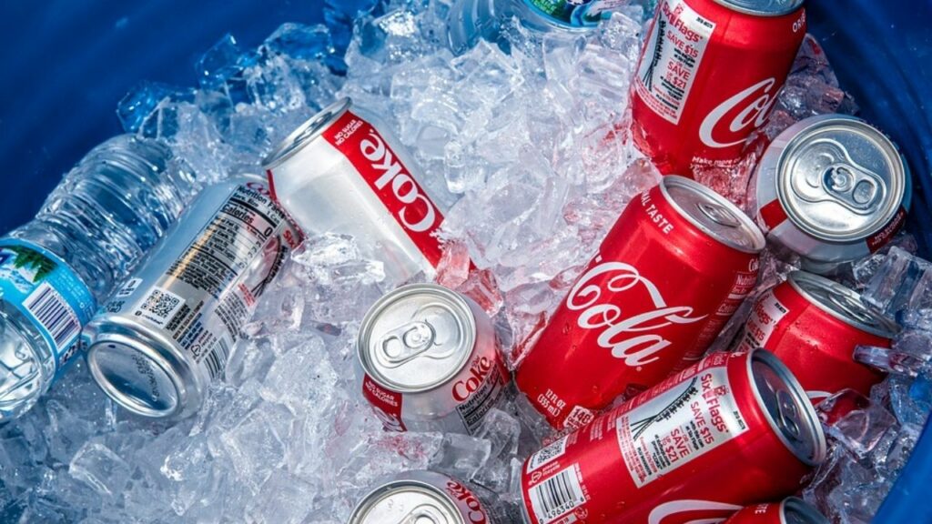 coca cola nel ghiaccio