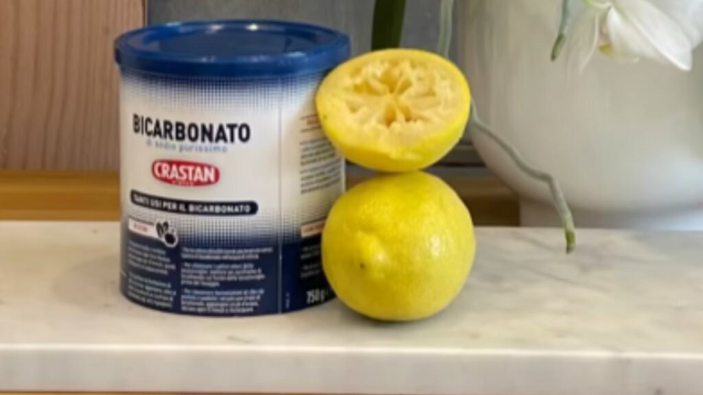 pulire con limone e bicarbonato