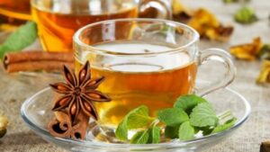 7 efficaci tisane utili per combattere e prevenire i problemi legati all’intestino