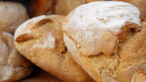 Il trucco migliore per mantenere il pane fresco e croccante