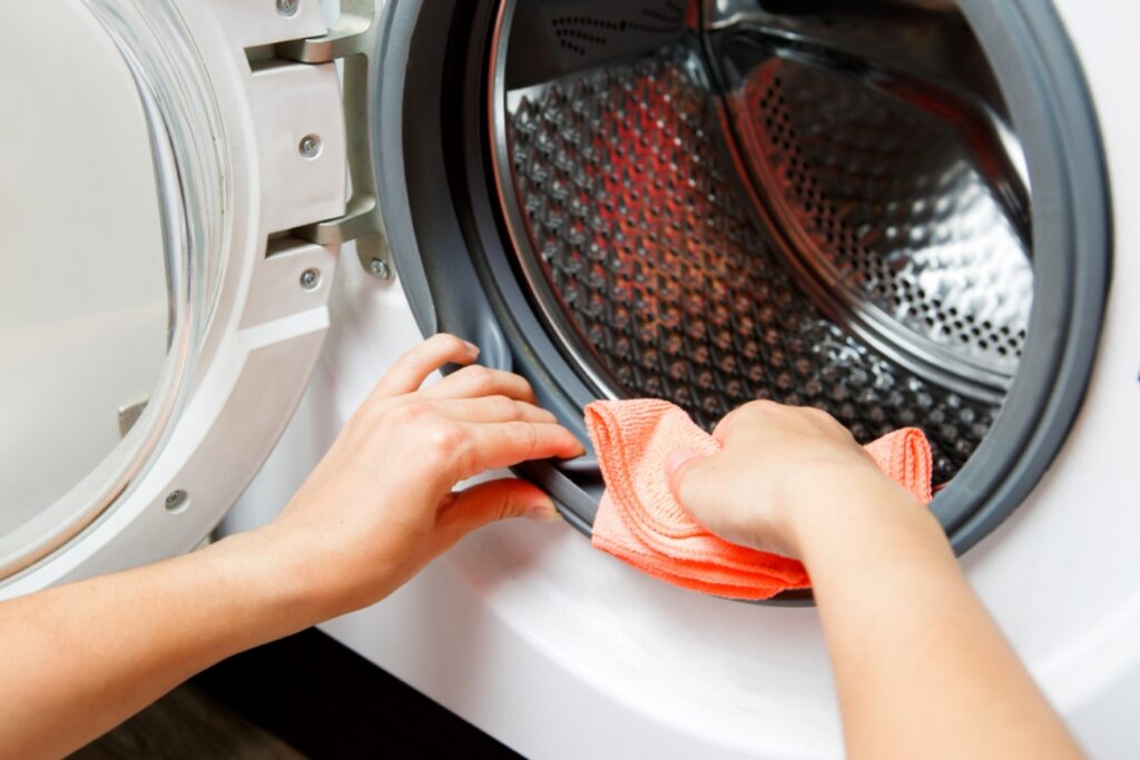 Eliminare la puzza dalla lavatrice