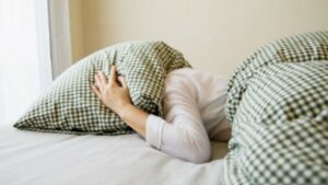 Voglia di restare a letto a lungo? In molti non sanno di soffrire di Clinomania