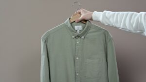 Come riutilizzare una camicia senza doverla cucire: il miglior riciclo