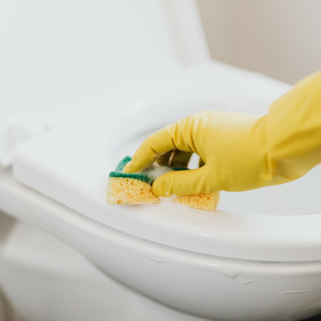 Pulire il WC con acqua ossigenata