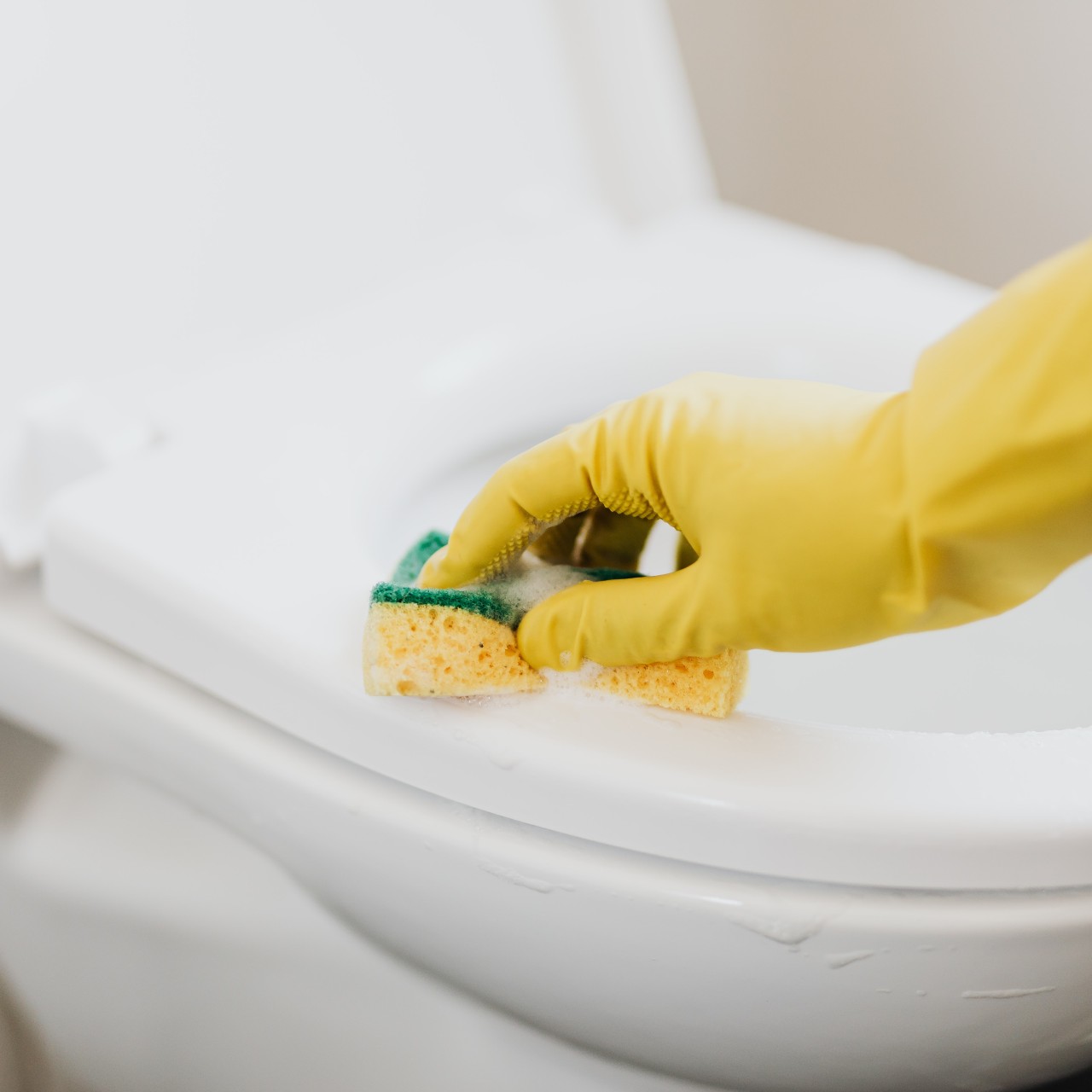 Pulire il WC con acqua ossigenata