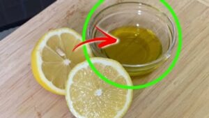 Mischia succo di limone e olio d’oliva: non è un condimento per piatti, ma un rimedio davvero efficace