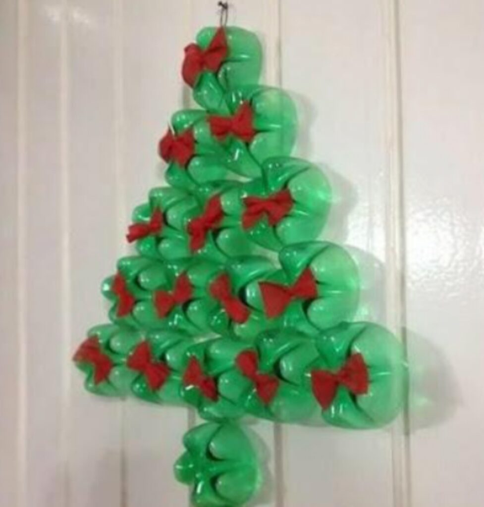 Albero di natale con bottiglie