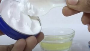 Crema antirughe: come usare la crema nivea e l’uovo per sembrare più giovani