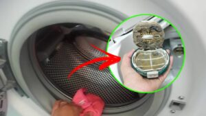 L’oggetto nascosto in lavatrice da pulire per ridonare un buon odore al bucato dopo il lavaggio