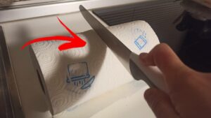 Tagliare rotolo di carta da cucina