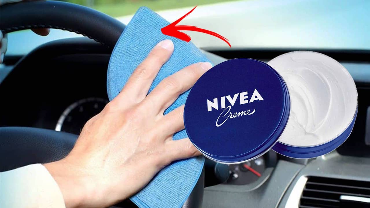 Volante auto in pelle trattato con crema Nivea