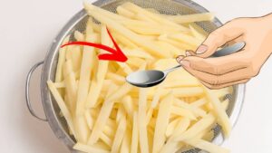 Il segreto per patatine fritte croccanti fatte in casa: vi serve un solo ingrediente!