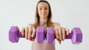 Esercizi particolari da fare con i pesi che riducono il tempo di allenamento
