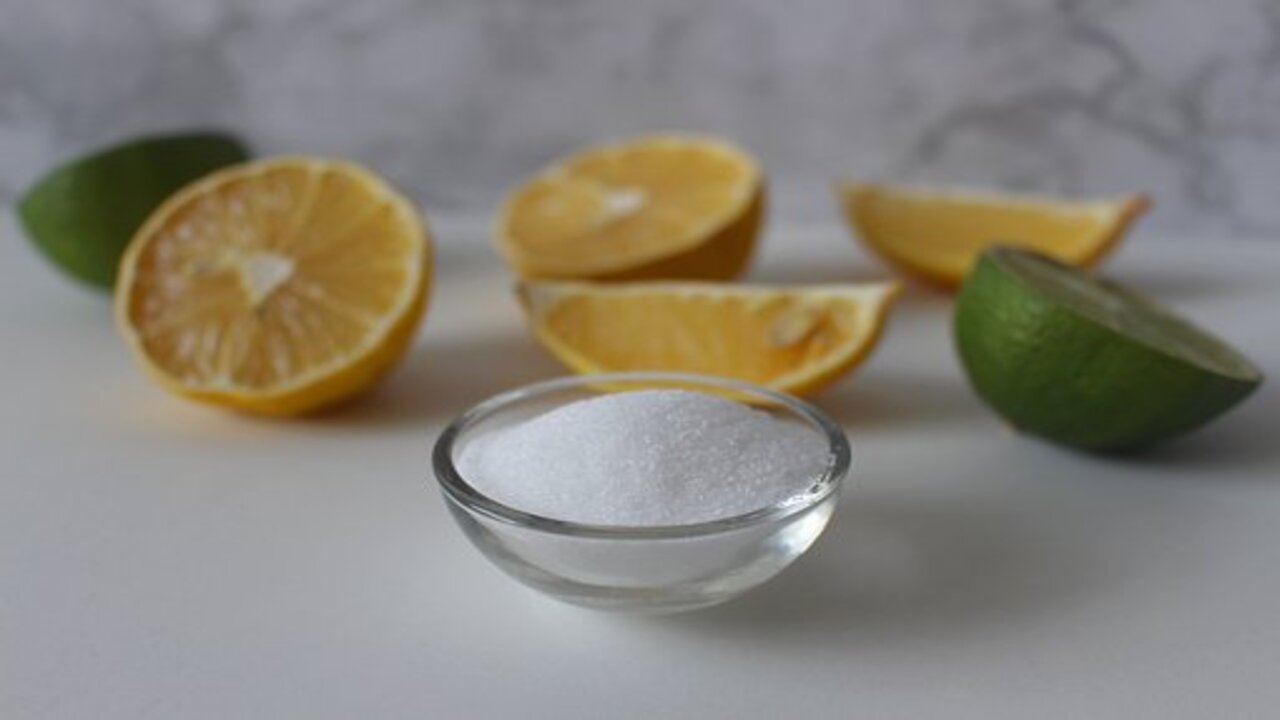 fette di limone e bicarbonato