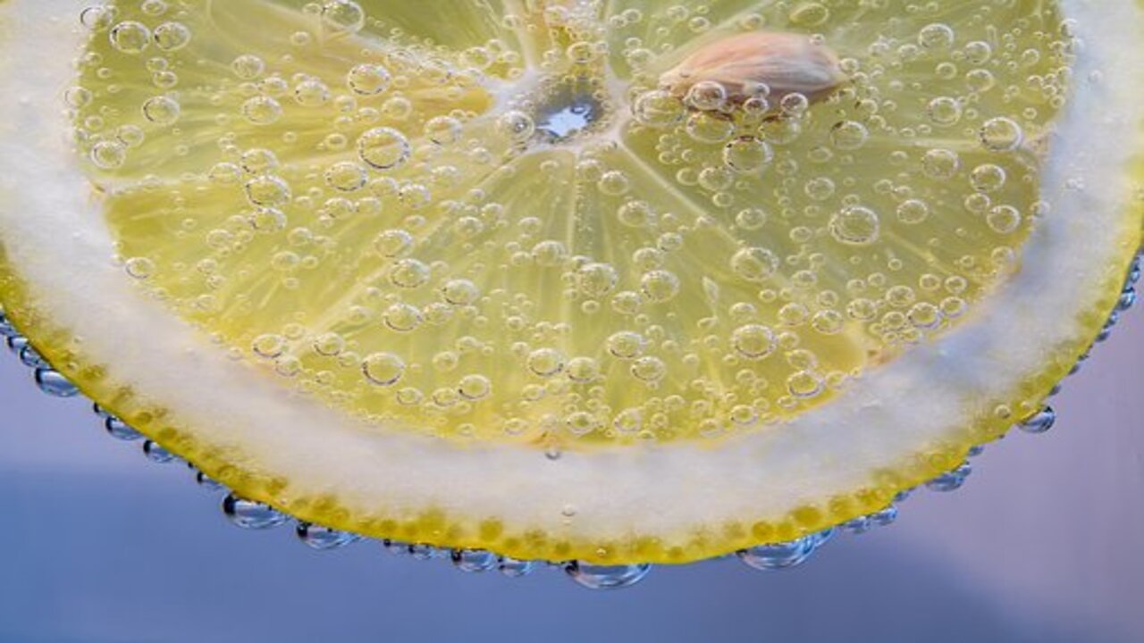acqua tonica limone