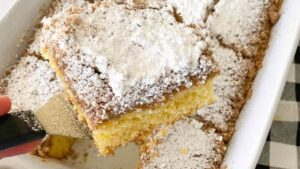 La ricetta per una torta light con mele e noci