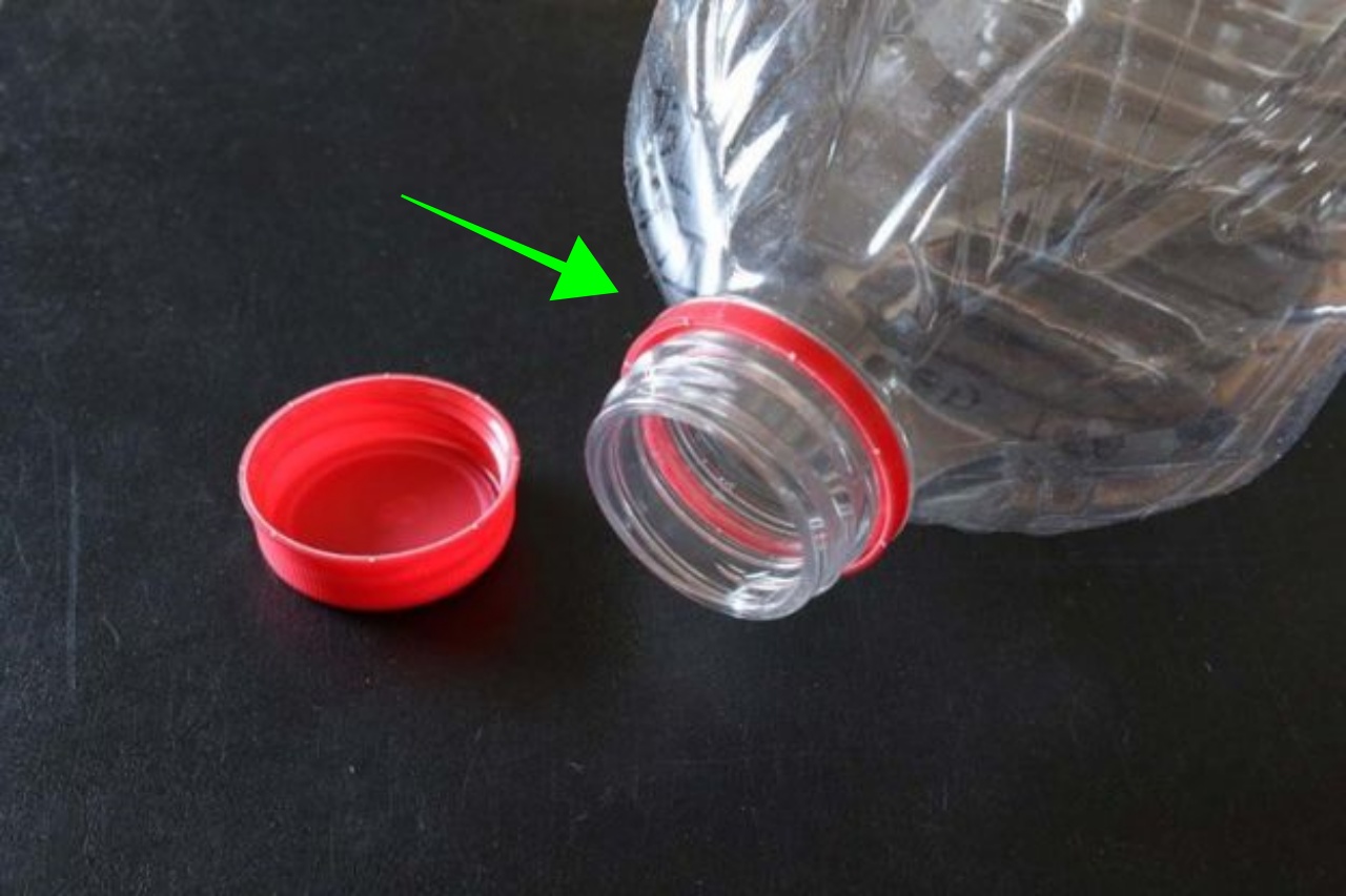 bottiglia di plastica vuota