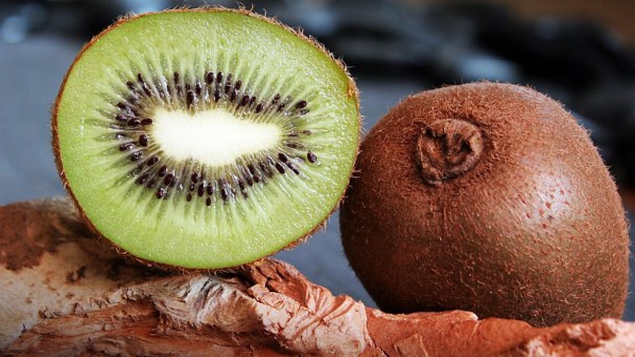 kiwi a metà